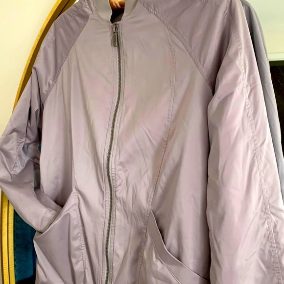 Lululemon reverser-able jacket - Picture 2 of 5
